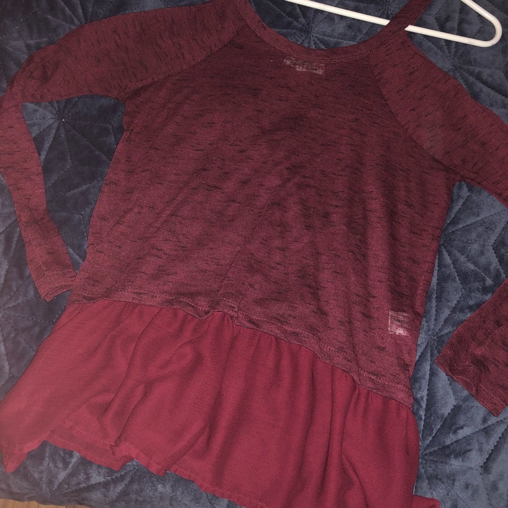 red/black cut out shoulder top!